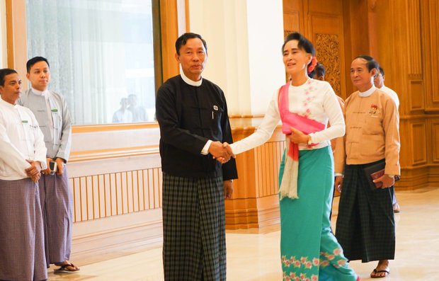 Suu Kyi meets Shwe Mann, international ambassadors