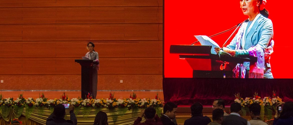 Suu Kyi appearance emboldens peace brokers