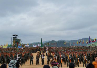 Battle-ready rebels highlight Suu Kyi's peace problem