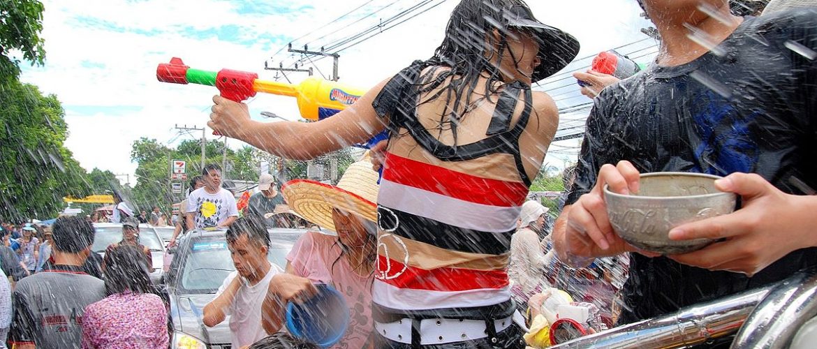 Migrant workers exempted from Thai visa fees for Songkran