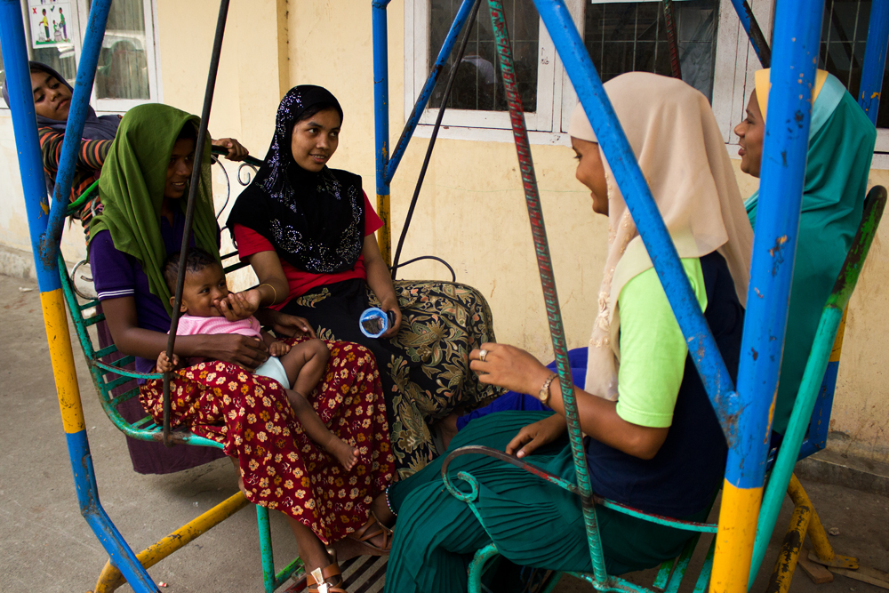 A group of Rohingya women relax in Lhok Bani Refugee Camp, in Langsa City (Aceh Province, Indonesia). Photo: Carlos Sardiña Galache / Yayasan Geutanyoe – A Foundation for Aceh.