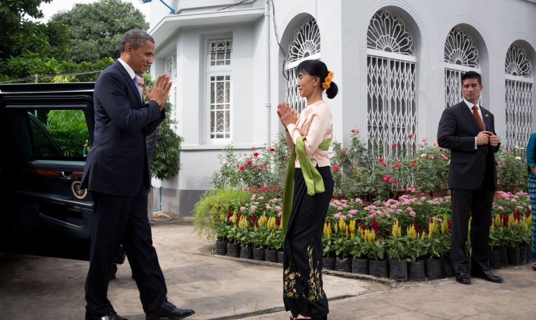 Rights groups urge Obama to maintain sanctions