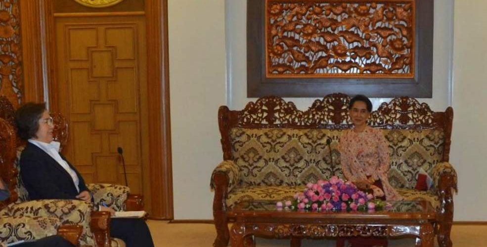 Suu Kyi meets UN rights envoy, repeats stance on 'Rohingya'