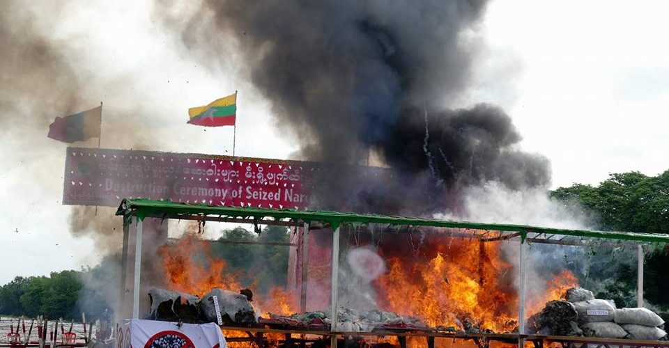 Burmese police mark anti-drugs day with bonfires