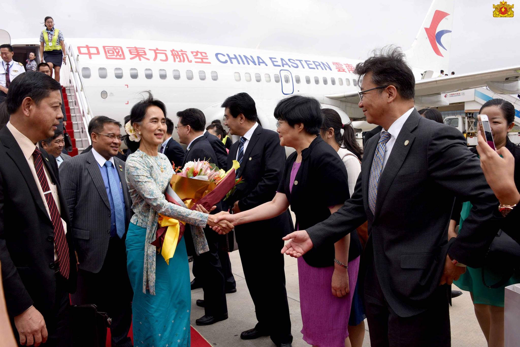 Xi sees 'splendid future' for Burma as Suu Kyi ends China visit