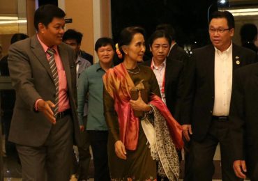 US awaits Suu Kyi visit to decide on easing sanctions