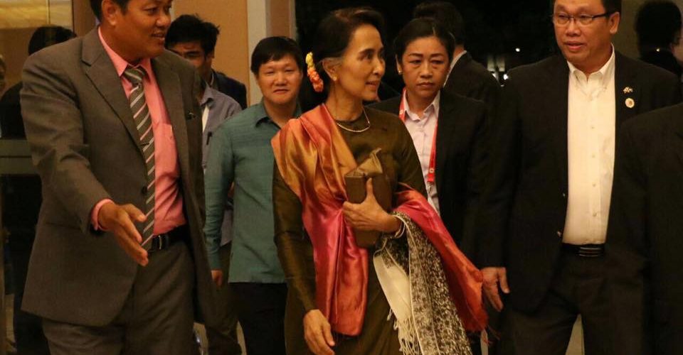 US awaits Suu Kyi visit to decide on easing sanctions