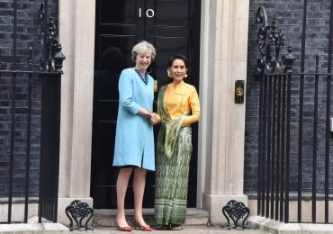 Suu Kyi meets British PM before flying to Washington