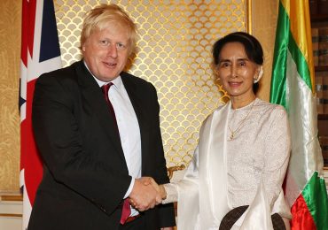 Suu Kyi meets British FM ahead of US visit