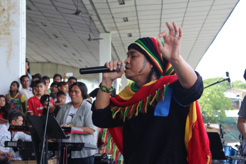Reggae Singer Saw Phoe Kwar singing at the opening concert. (Photo: Libby hogan / DVB)