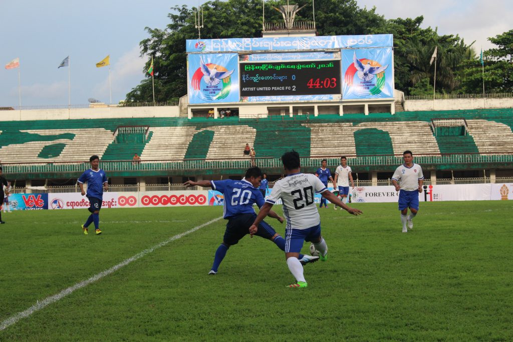 Last minutes on the clock. (Photo: Libby Hogan / DVB)