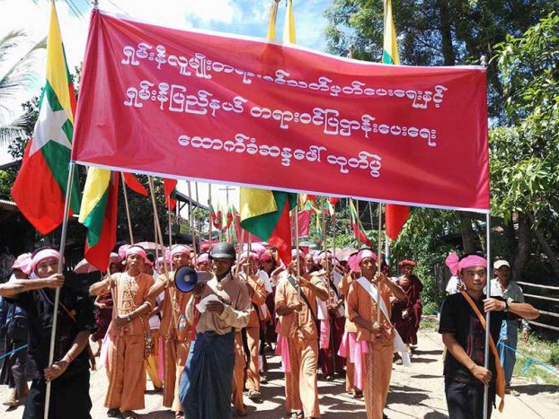 Thousands of Red Shan march for self-rule