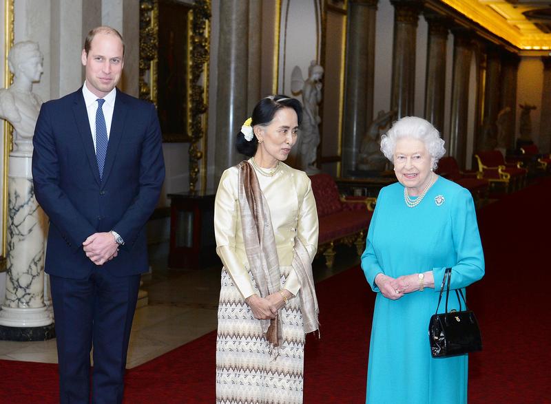 Suu Kyi meets Queen Elizabeth for lunch