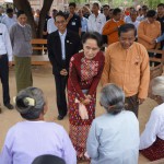 Myanmar’s State Counsellor Aung San Suu Kyi talks to the elderly at a peace talk conference in May Tain Kan village, Wundwin