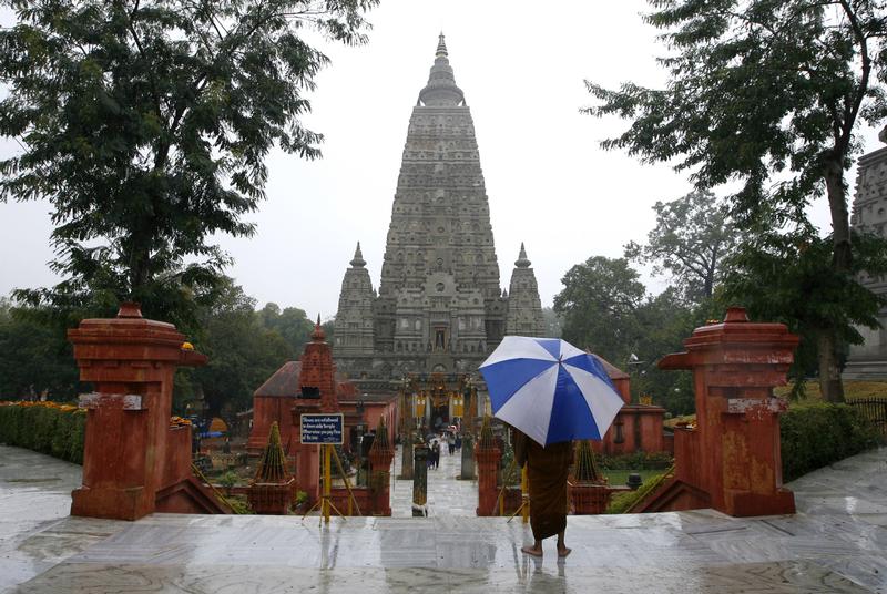 Free visas to India could yield more pilgrims, longer waits