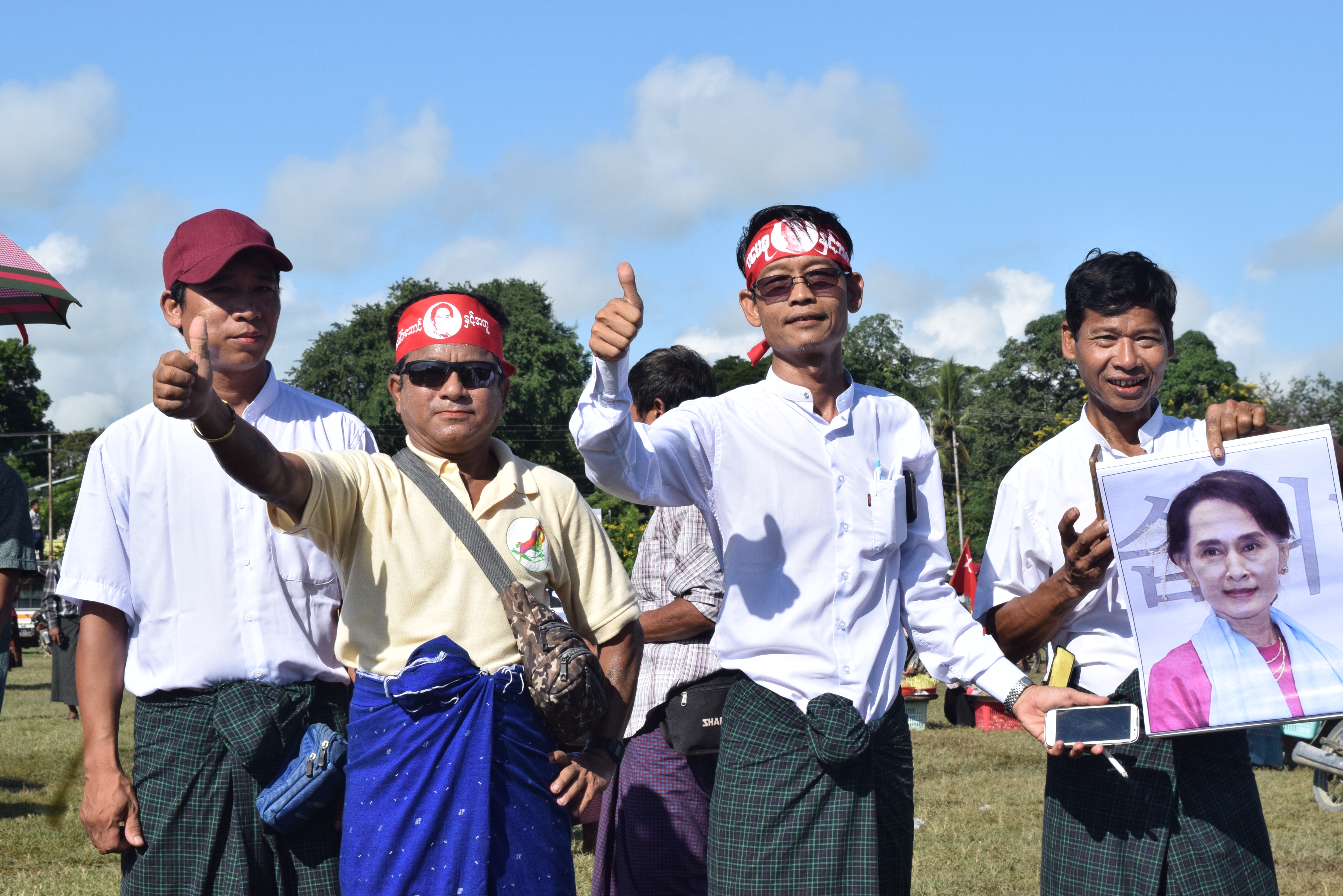 Taungoo locals rally for ‘absolutely flawless’ Suu Kyi