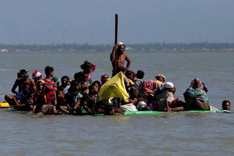 Rohingya row to Bangladesh as Suu Kyi runs summit gauntlet