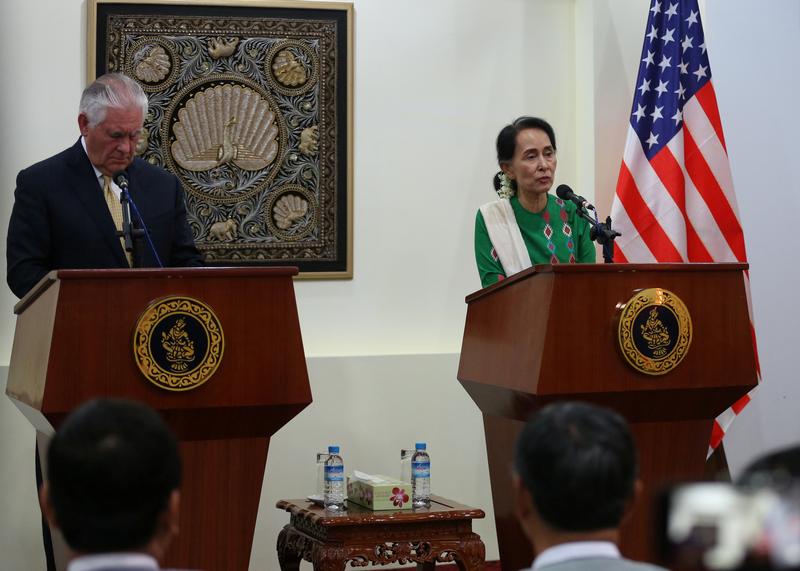 US’s top diplomat Tillerson, in Burma, calls for credible probe of atrocities
