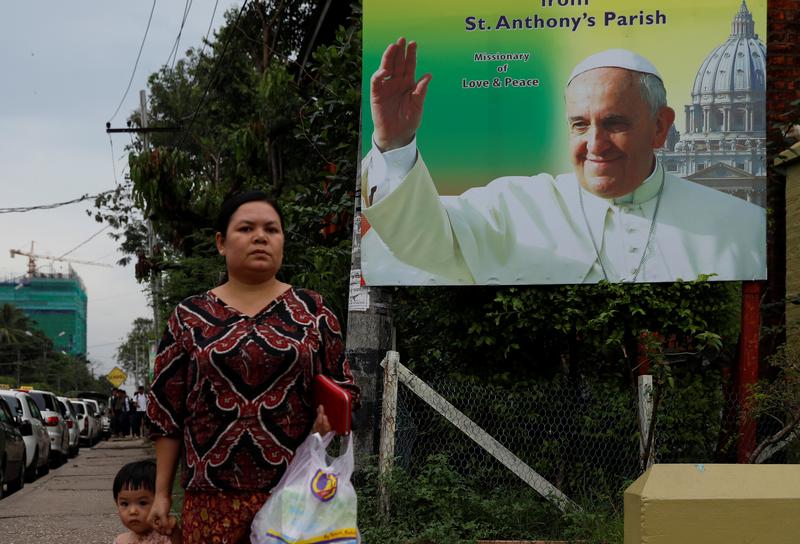 Pope to walk diplomatic tightrope on Burma-Bangladesh trip