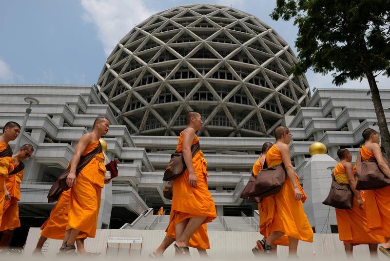 Scandal-hit Thai temple helps to stage mass Buddhist event in Mandalay