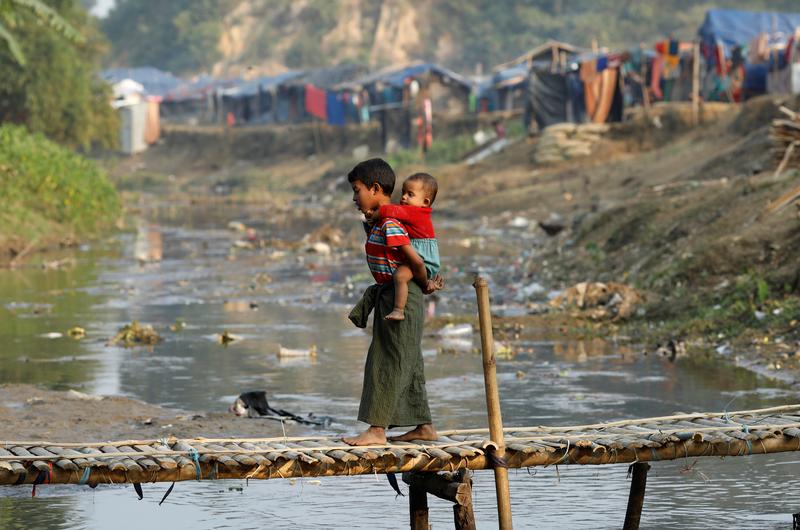 Bangladesh says to meet with Burma on Rohingya trapped at ‘no-man’s land’ border