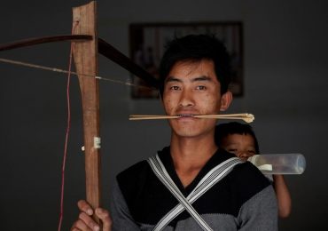 Ethnic Lisu in China aim to save crossbow culture