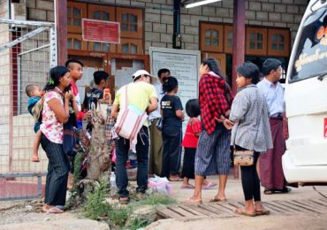 Dozens of refugees in Thailand return to Burma