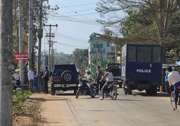 Arrested for leaving home without a smartphone: Soldiers levy ludicrous charges in Ayeyarwady