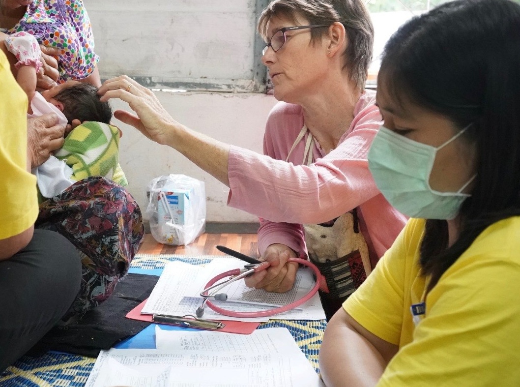 Australian doctor serving Myanmar refugees wins national award
